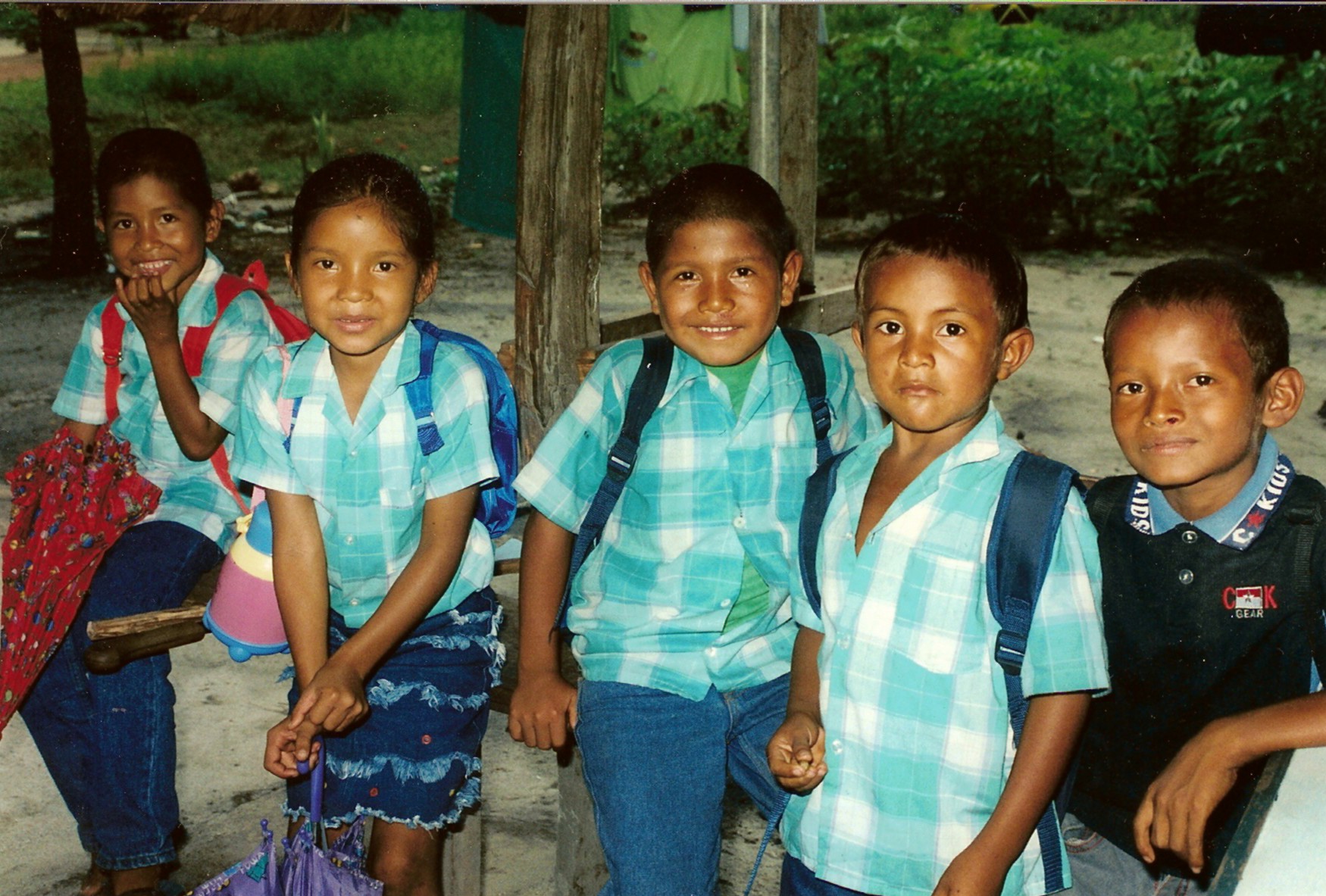 School_children_Bigi_Poika